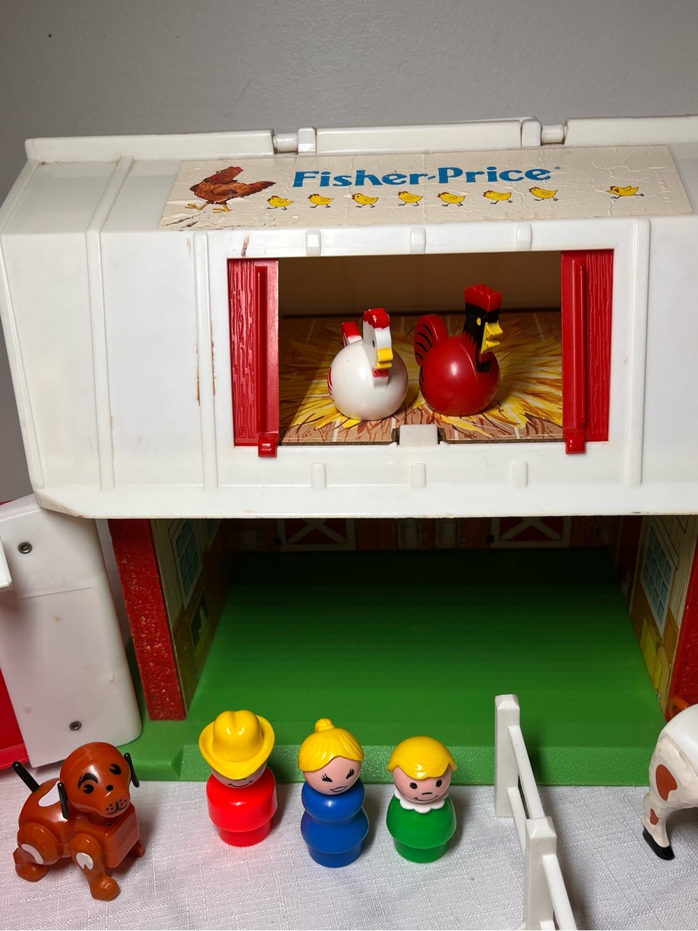 Fisher-Price vintage Little People Play Family Farm playset (set 915)
Vintage - Picture 3 of 11
